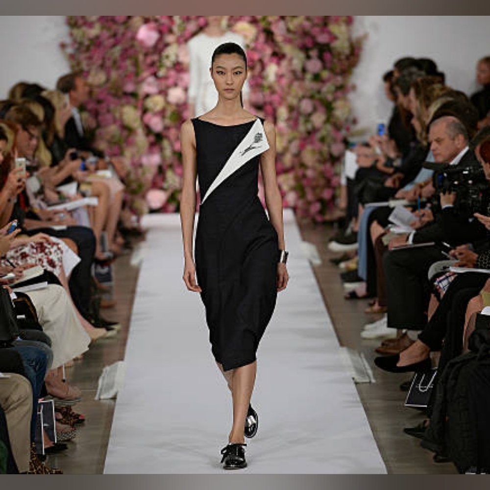 ●$3,000 OSCAR DE LA RENTA BLACK WHITE SILK WOOL RUNWAY DRESS US 6 - Picture 11 of 13
